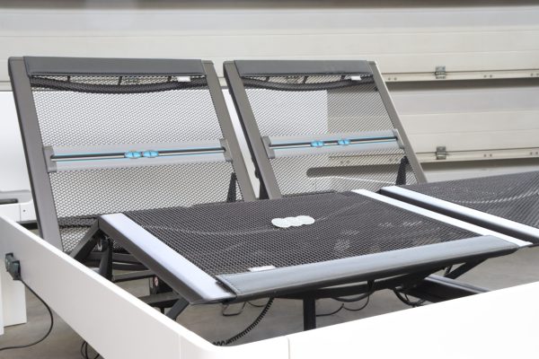 Auping tweepersoons elektrisch verstelbaar Pure white nieuwstaat - Afbeelding 2